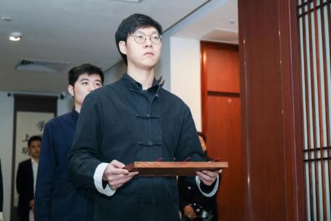 罗湖区人大常委副主任谭会茹一行莅临沐鸣娱乐调研